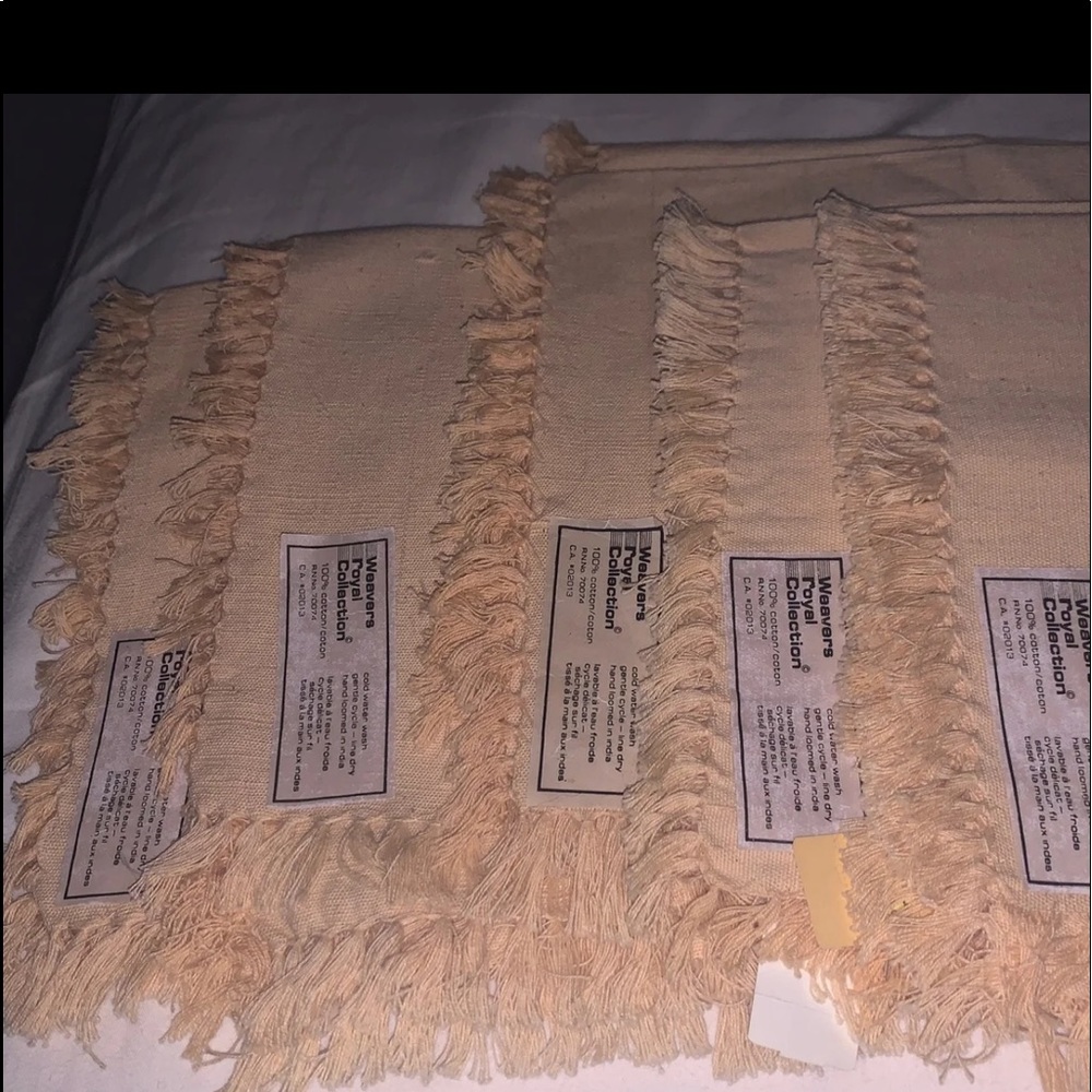 👏🏽Vintage Weavers Set of 5 Frilly Tan Table Napkin’s